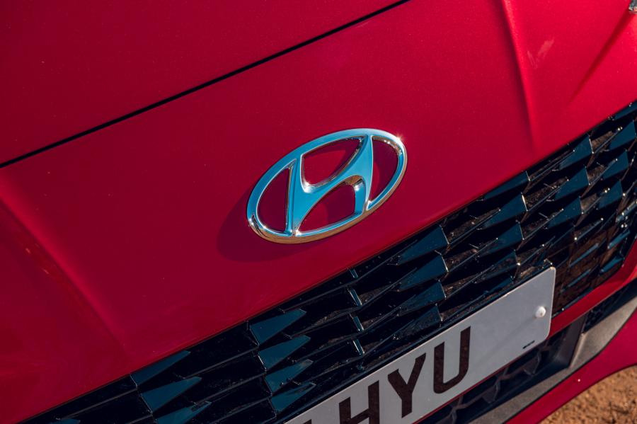 Логотип Hyundai i10 2019 года  (UK) (фото 22 из 55)